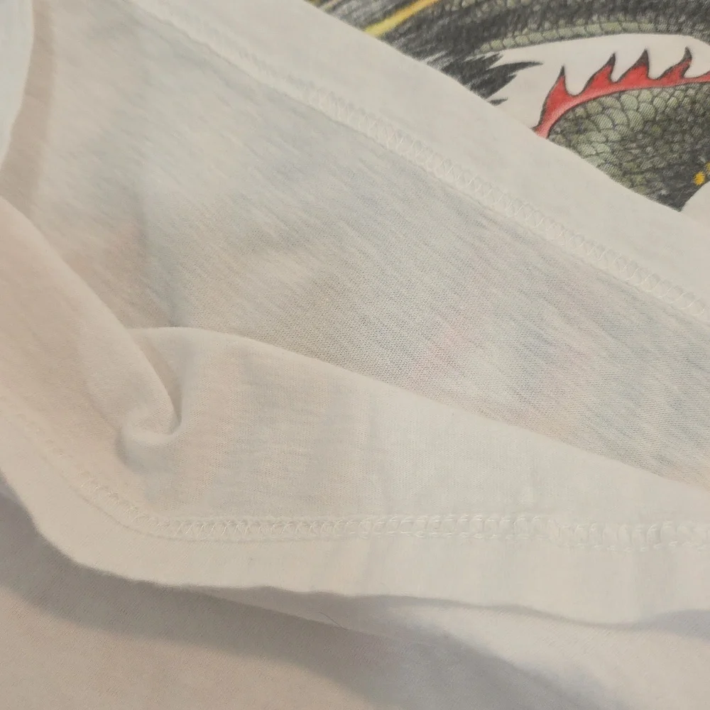 Vintage Hong Kong dragon graphic T-shirt.  - Picture 6 of 7